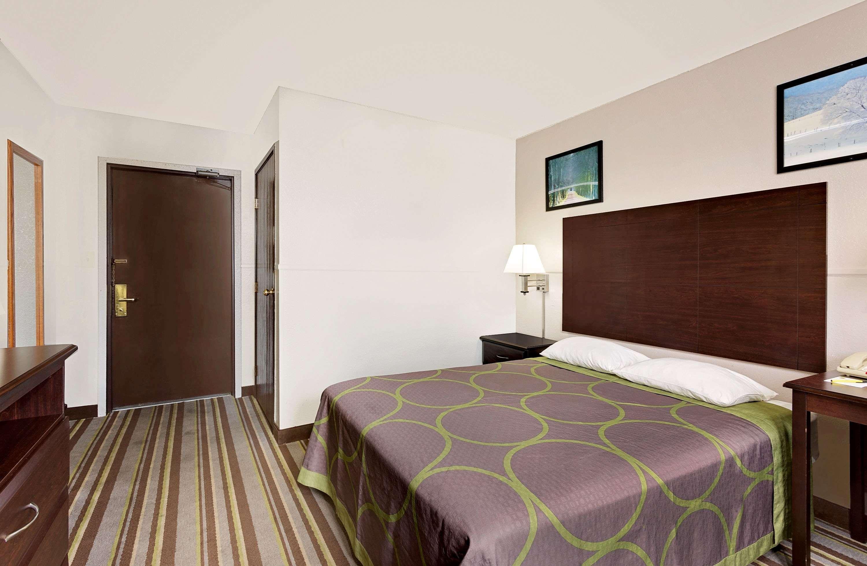 Super 8 By Wyndham Hotel 2*